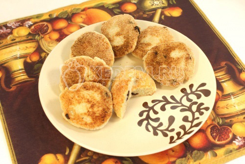 Творожники с изюмом