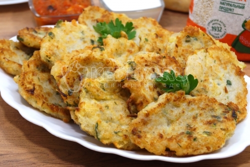 Ячневые лепешки с кабачками и сыром