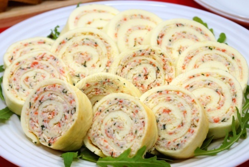 Яичный рулет с крабовыми палочками