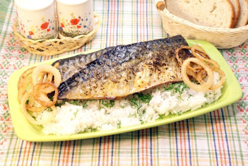 Запеченная скумбрия с рисом