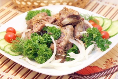 Запеченные рёбрышки с розмарином и горчицей