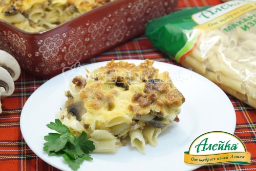Запеканка из макарон с фаршем, шампиньонами и сыром