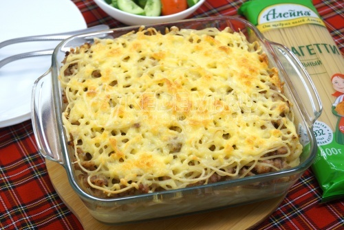 Запеканка из спагетти с фаршем и сыром