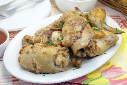 Жареная курица на сковороде