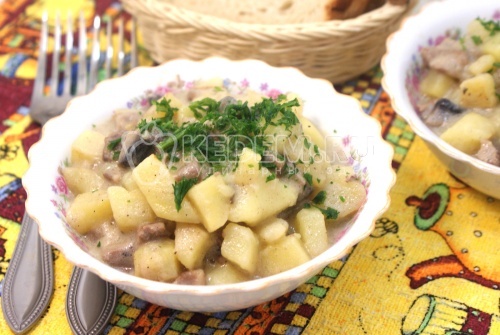 Жаркое с грибами и сметаной