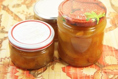 Абрикосовое варенье с косточками