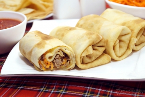 Блины с фаршем и морковью по-корейски