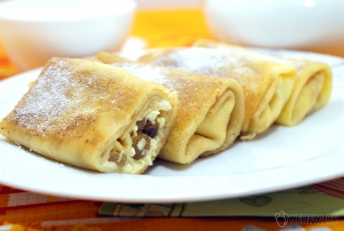 Блины с творогом и изюмом