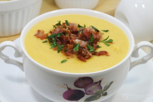 Гороховый суп-пюре с беконом