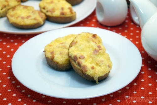 Горячие бутерброды с колбасой и сыром
