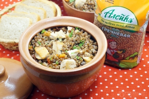 Гречка с курицей в горшочках