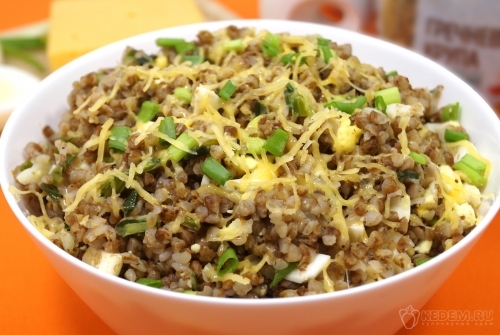 Гречневая каша с сыром и зеленью
