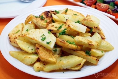 Картофель по-деревенски с чесноком