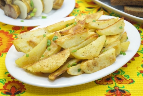 Картофель по-деревенски в духовке дольками