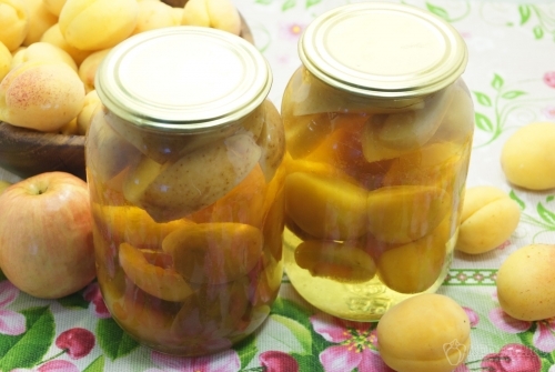 Компот из абрикосов с яблоками на зиму
