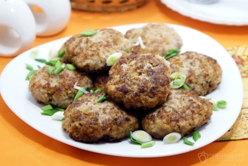 Котлеты из фарша с хлебом и молоком