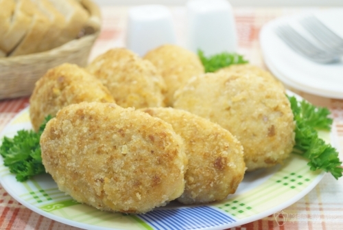 Котлеты из куриного филе с сыром на сковороде