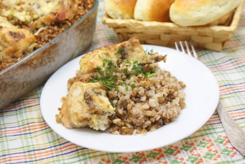 Курица с гречкой в духовке