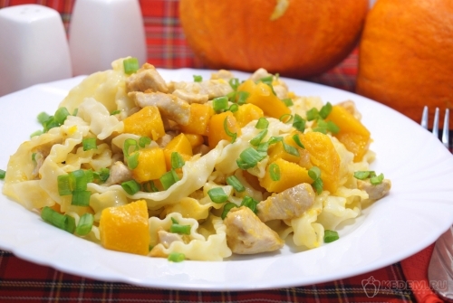 Курица с тыквой и пастой