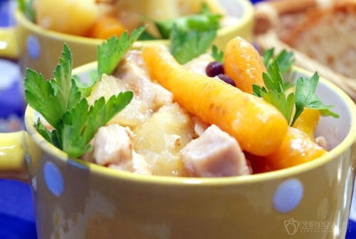 Курица тушеная с овощами Милана
