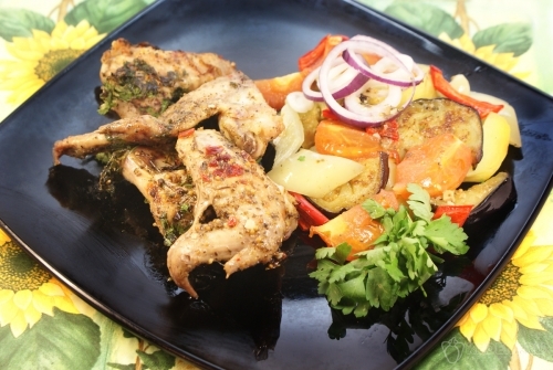 Куриные крылышки с печенными овощами