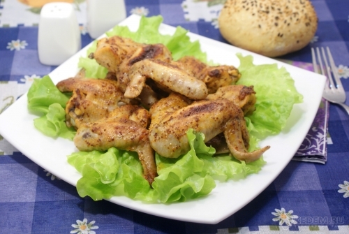 Куриные крылышки в маринаде с протертыми помидорами и горчицей