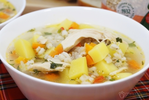 Куриный суп с перловкой и овощами