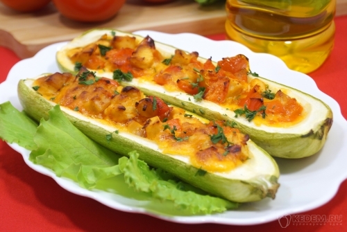 Лодочки из кабачков с курицей и сыром