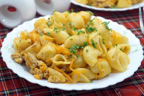 Макароны ракушки с фаршем на сковороде