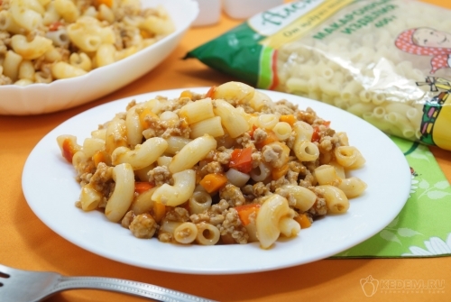 Макароны с фаршем и овощами