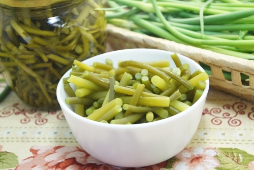 Маринованные чесночные стрелки на зиму