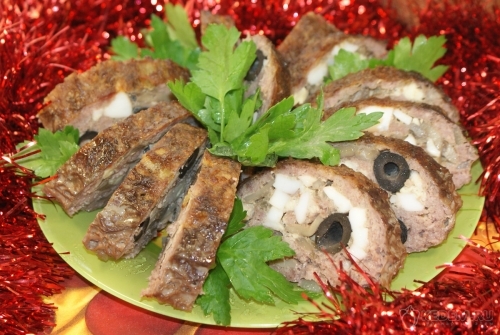Мясной рулет с грибами