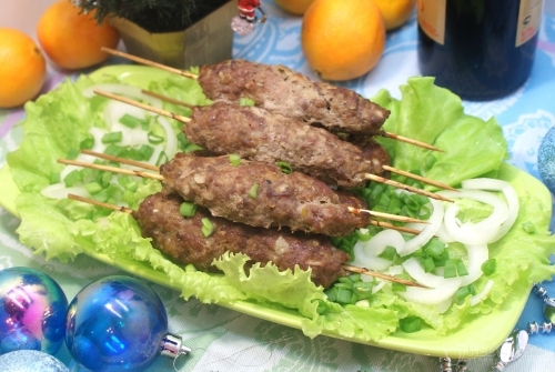 Мясо на шпажках
