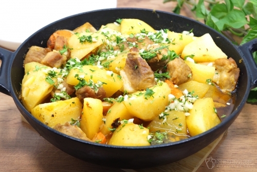 Мясо с картошкой в казане