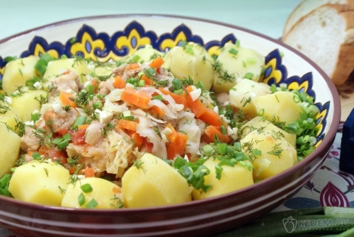 Мясо тушеное с овощами и зеленью