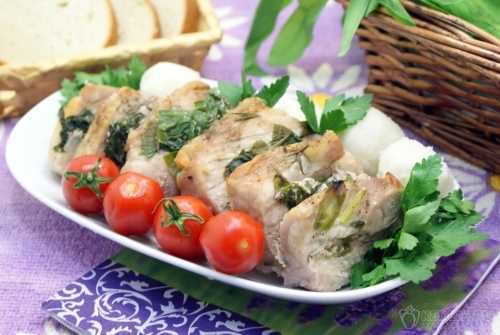 Мясо в  рукаве с черемшой и розмарином