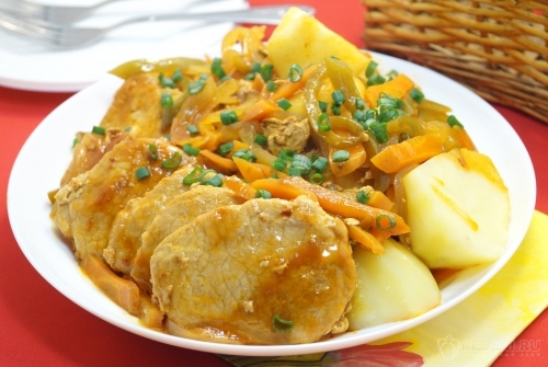 Нежное мясо тушеное с овощами
