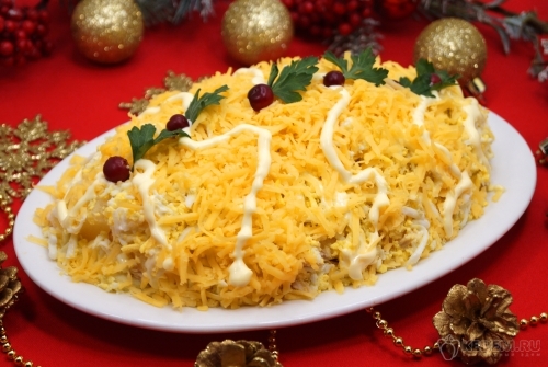 Новогодний салат с ананасами и курицей Снежный вечер