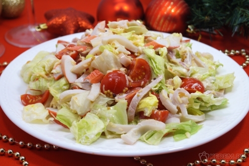 Новогодний салат с кальмарами Морское волшебство