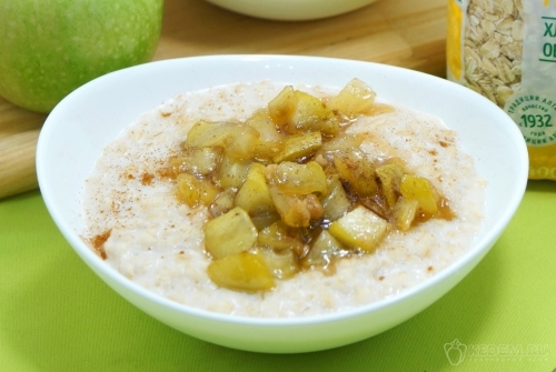Овсяная каша с яблоками