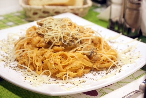 Паста с шампиньонами и креветками