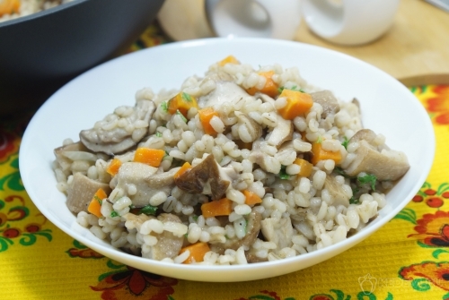 Перловка с белыми грибами