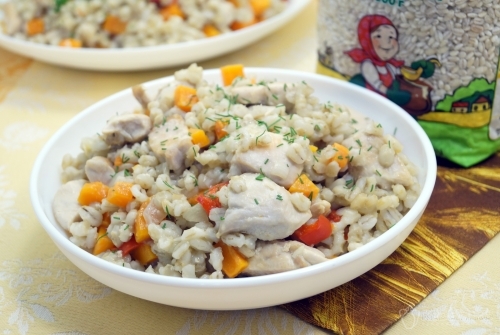 Перловка с курицей и овощами