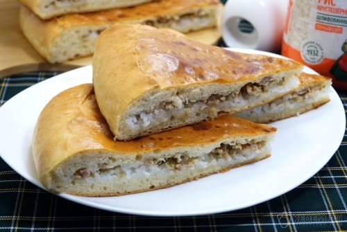 Пирог с фаршем и рисом