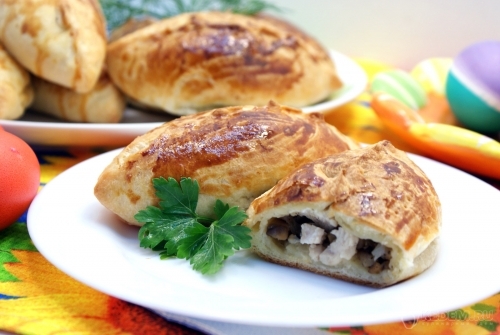 Пирожки с курицей и грибами