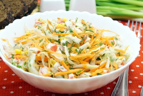 Постный салат с крабовыми палочками