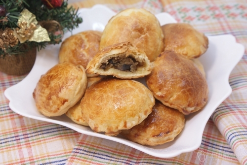 Рождественские пирожки с грибами и курицей