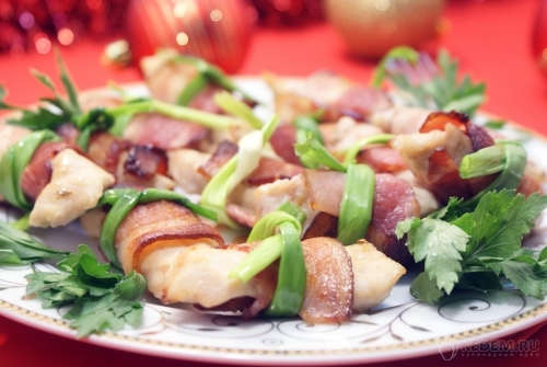 Рулетики из курицы в беконе