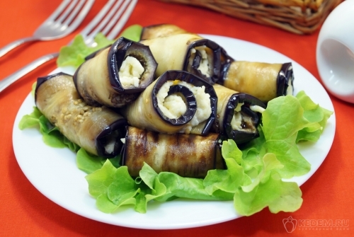 Рулетики из баклажанов с сыром и чесноком