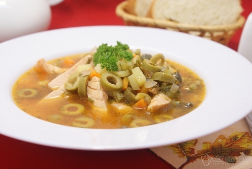 Рыбная солянка и сёмгой и оливками